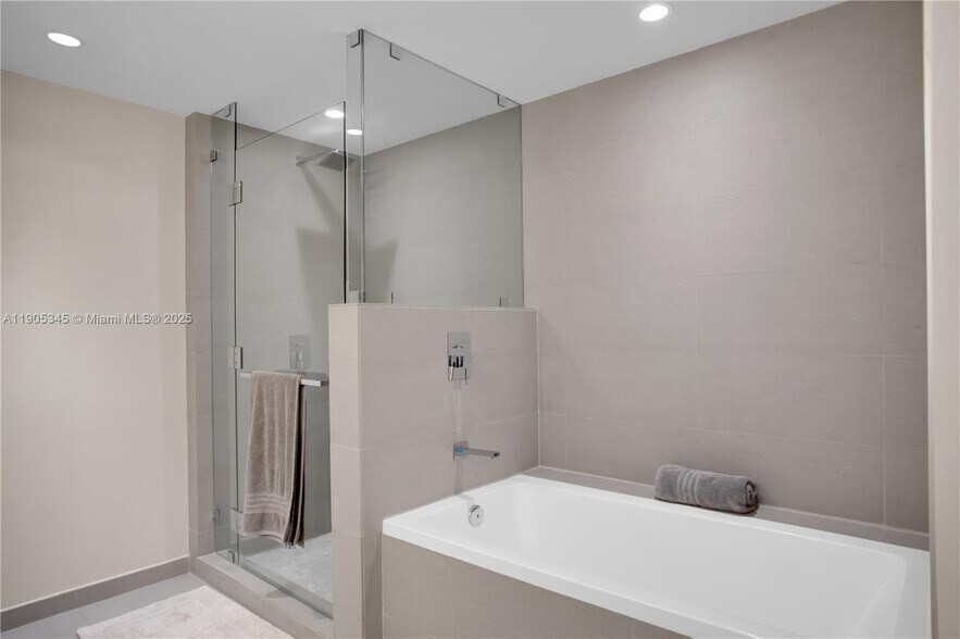 Building Photo - 1080 Brickell Ave