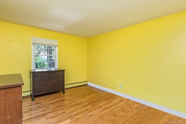 Building Photo - 451 River Rd