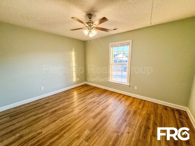 Building Photo - 1145 Nicklaus Dr