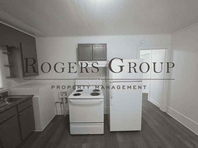 Building Photo - 758 David St