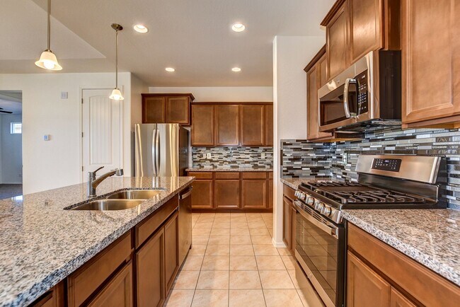 Building Photo - 2 bedroom, 2 bathroom home  in Saddlewood