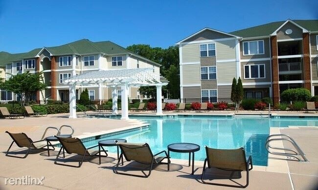 Building Photo - 2 br, 2 bath Townhome - 2031 River Rock Dr