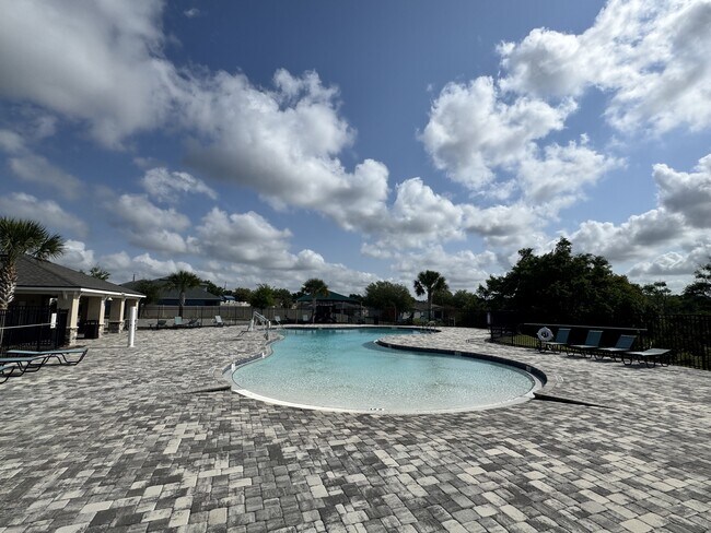 Building Photo - 512 Mckenna Dr