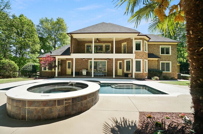 Building Photo - Luxury 5 Bedroom Retreat with Pool in Wedd...