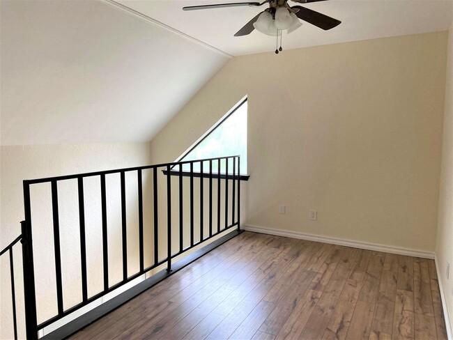 Building Photo - 11530 N May Ave