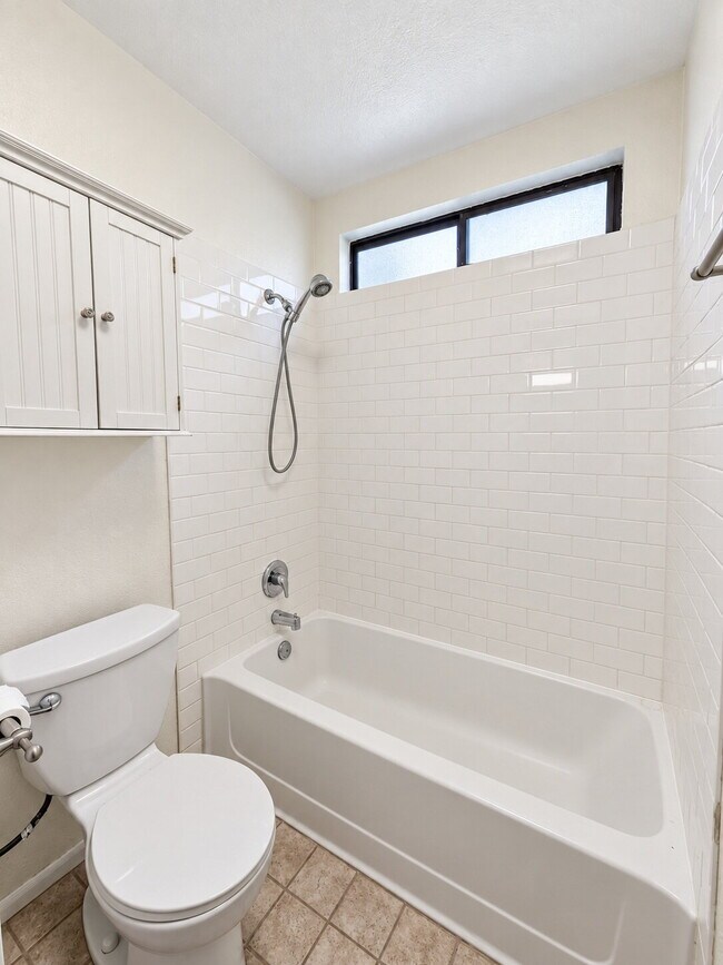 Building Photo - 25671 Le Parc