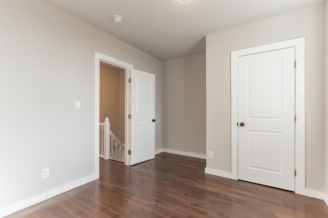 Building Photo - Newly Updated 2 bedroom 1 Bathroom House f...