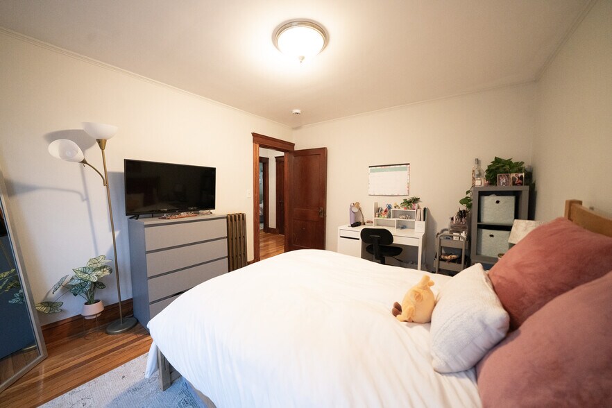 Building Photo - 202 Calumet St