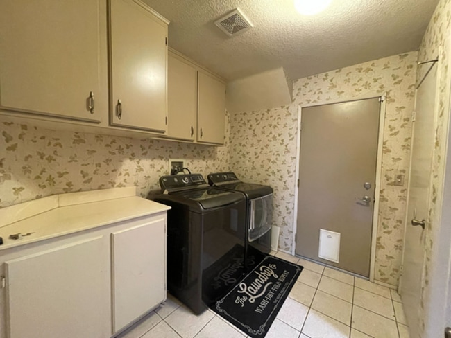 Building Photo - Beautiful 2-Story 3-bedroom home / Move in...