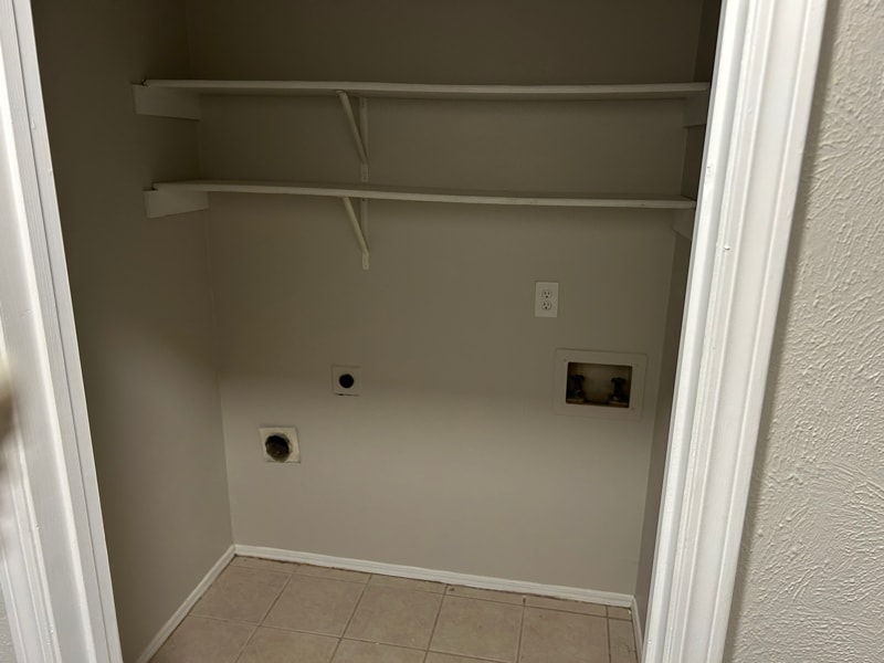 Building Photo - 4312 Avon Ct