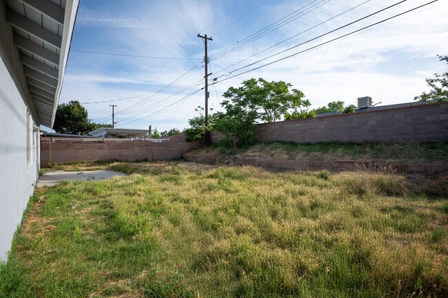 Building Photo - 45462 E 3rd St
