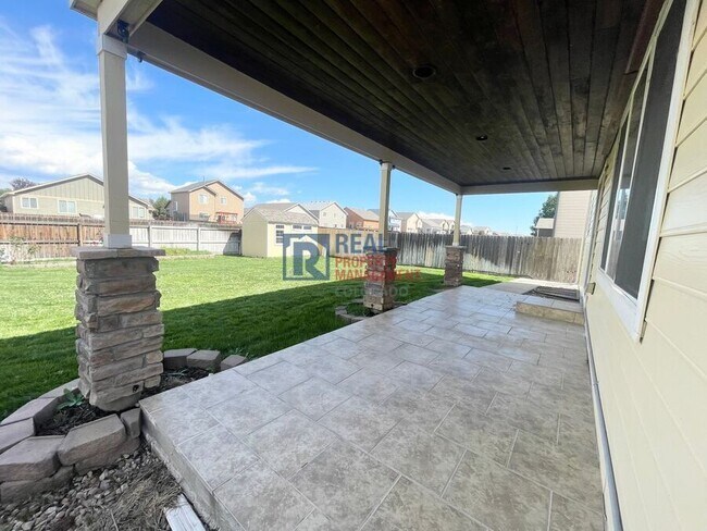 Building Photo - 10276 Deer Meadow Cir