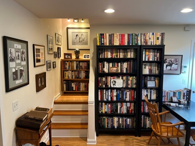 Building Photo - 301 Post Rd E