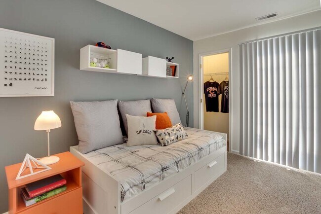 Building Photo - 14 Lincoln Oaks Dr