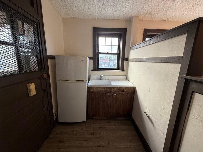 Building Photo - 3258 Maple Ave