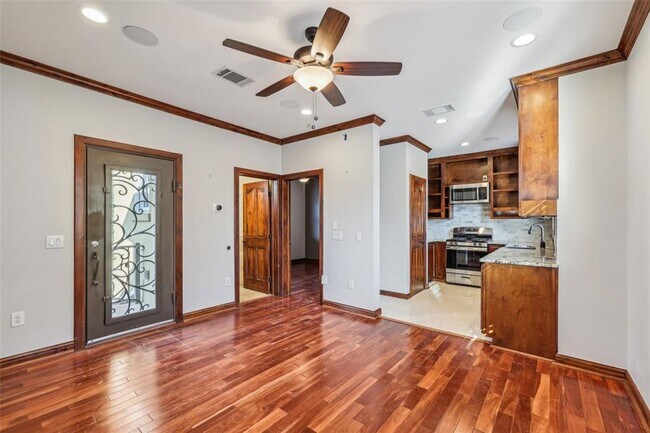 Building Photo - Incredible Unique Downtown Estate