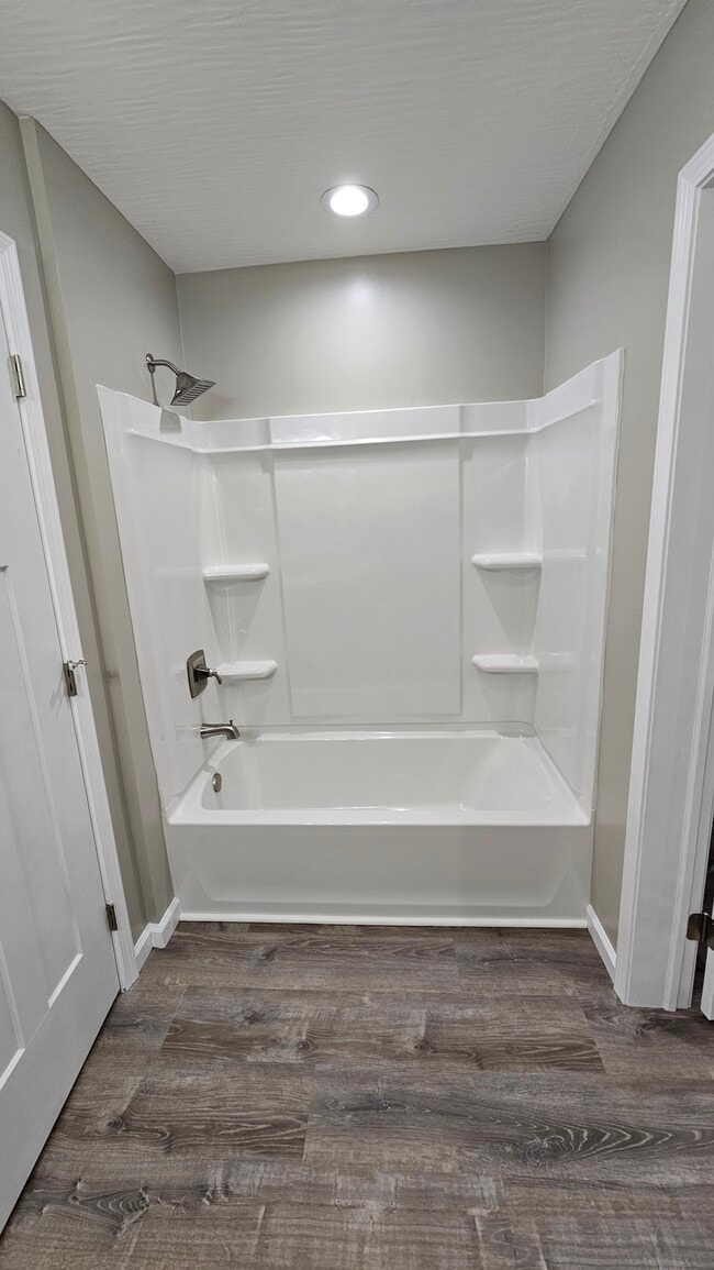 Building Photo - 715 W 8th St