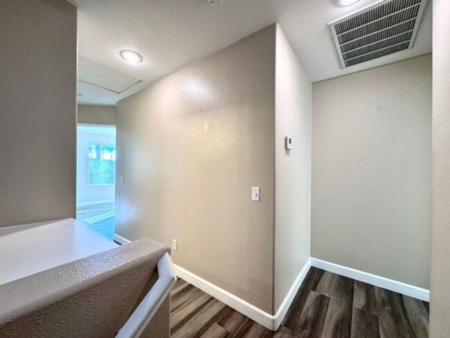 Building Photo - Beautiful and Spacious 3 Bedroom 2.5 Bath ...