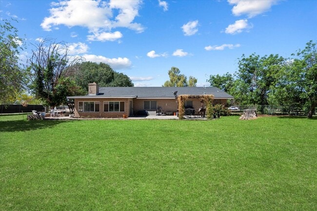 Building Photo - 23265 Vía Del Arroyo