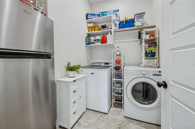 Building Photo - 2450 Kates Pl