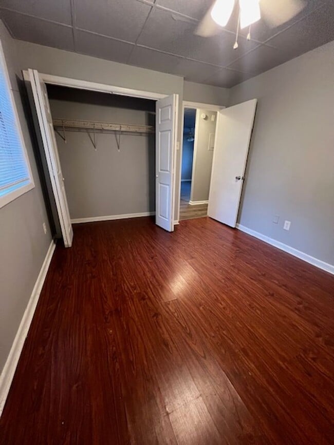 Building Photo - 504 Maplewood Dr
