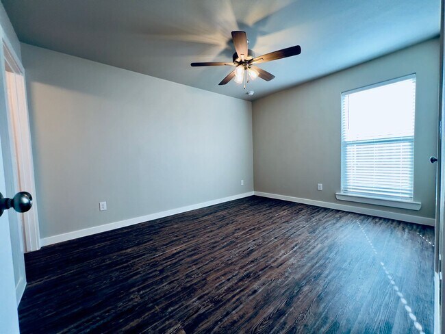Building Photo - MOVE-IN SPECIAL: Beautiful 3-Bedroom, 2-Bathroom Duplex in Wolfforth – Frenship ISD!