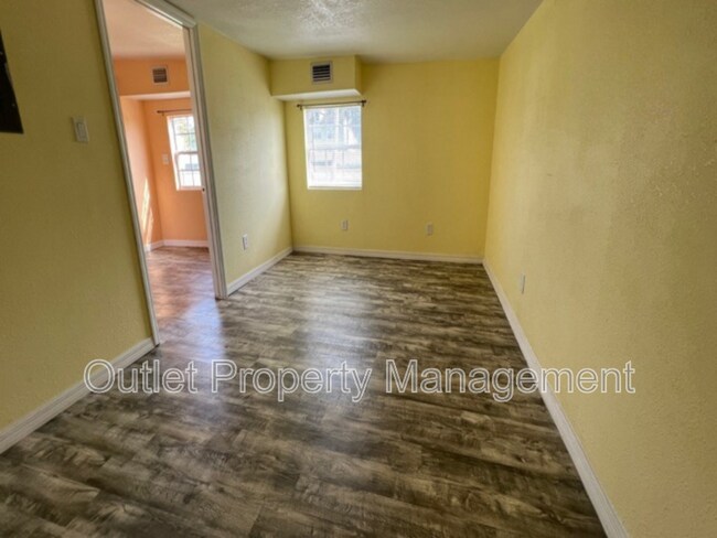 Building Photo - 34 S Dean Rd