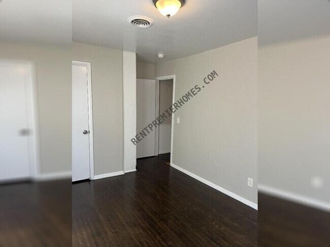 Building Photo - 901 NW 89th St