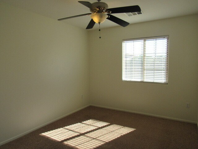 Building Photo - Great 2 Story Townhome in Gated Community!