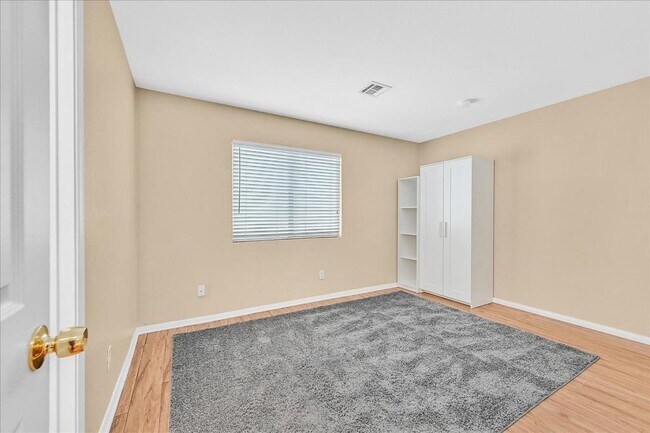 Building Photo - 881 Brunellos Ave