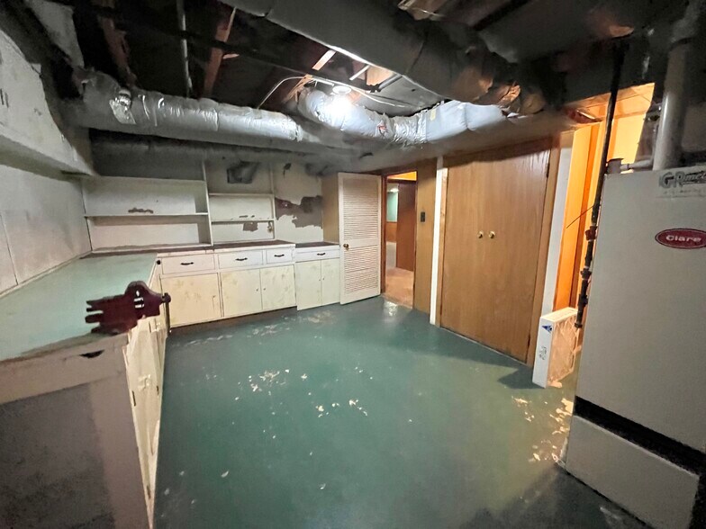 Building Photo - 706 Grand Ave NE