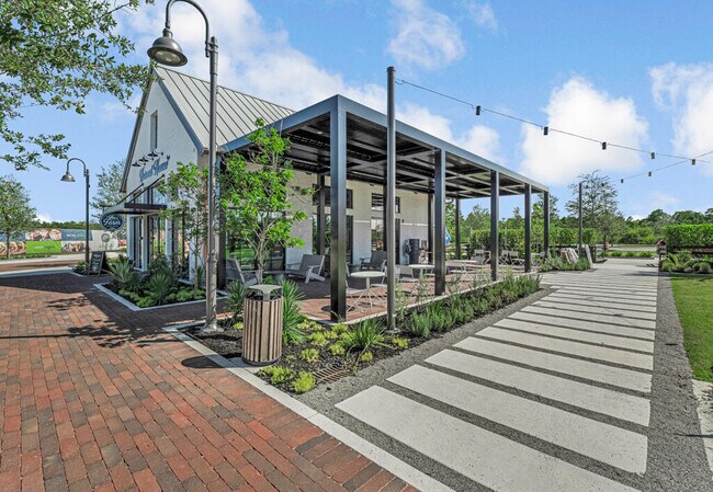 Building Photo - 930 SW Pr Ave