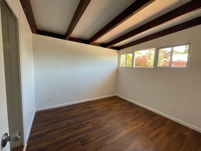 Building Photo - 830 Avalon Pl