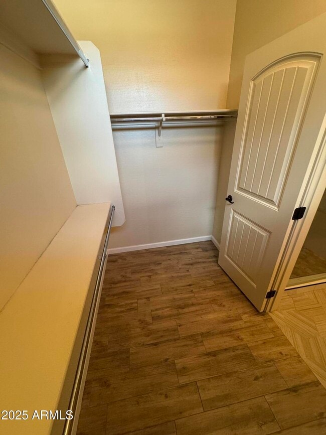 Building Photo - 4022 E Cherry Hills Dr