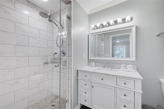 Building Photo - 4966 Cambridge Dr