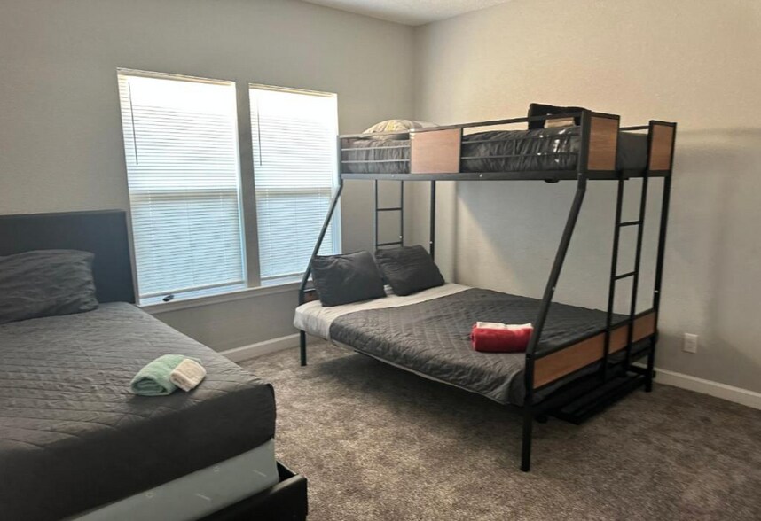 BD RM #3 - 2543 Lewis St