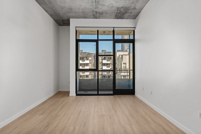Building Photo - BRAND NEW FLOORS! Spacious 2 Bedroom 2 Bathroom at M2i in Downtown San Diego