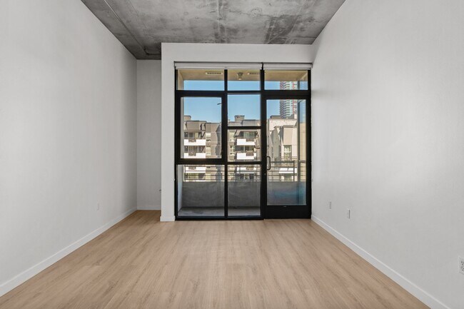 Building Photo - NEW FLOORS! Spacious 2 Bedroom 2 Bathroom ...