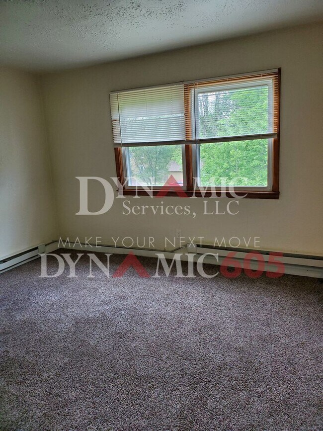 Building Photo - 1BR/1BA Apartment