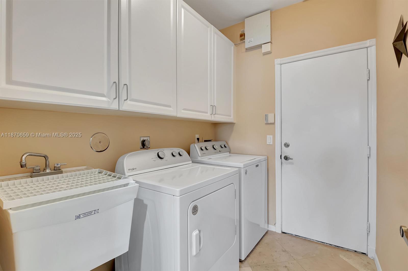 Building Photo - 19314 King Palm Ct