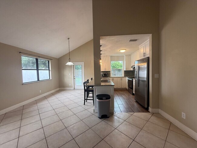 Building Photo - Updated 2-bedroom, 2-bath home in Port Orange