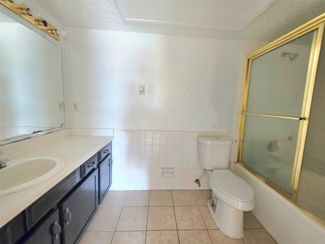 Building Photo - 2826 S Bartell Dr