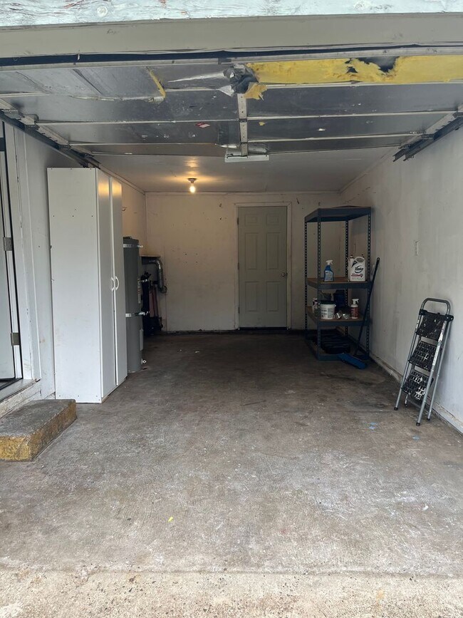 Building Photo - 2-Bedroom 1-Bathroom home close in Springfield