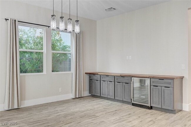 Building Photo - 3395 Stone View Ave