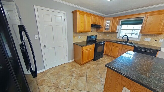 Building Photo - 151 Spring Valley Dr