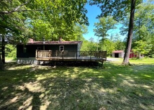 Building Photo - 118 Town Farm Rd
