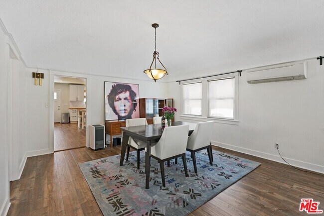 Building Photo - 2317 Vineyard Ave
