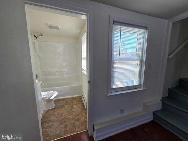 Building Photo - 76 Chestnut St