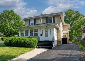 Building Photo - 527 Peyton St