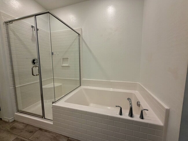 Building Photo - GATED 3 BED 2.5 BATH TOWNHOME WITH 2-CAR GARAGE, COVERED PATIO & COMMUNITY POOL